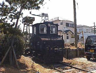 �}�㍕���w�̑����ɗ��u����Ă���f�L�R�`