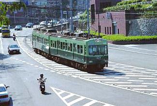 ����R�ւ̋}���z�ɒ��ނU�O�O�n