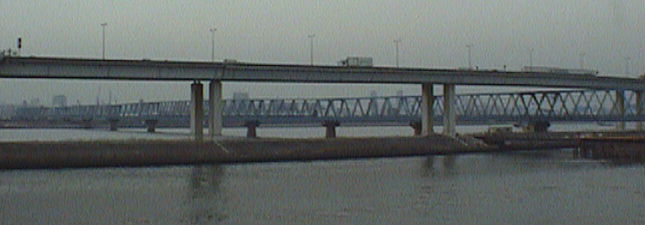 ����|�r��ɂ�����S��